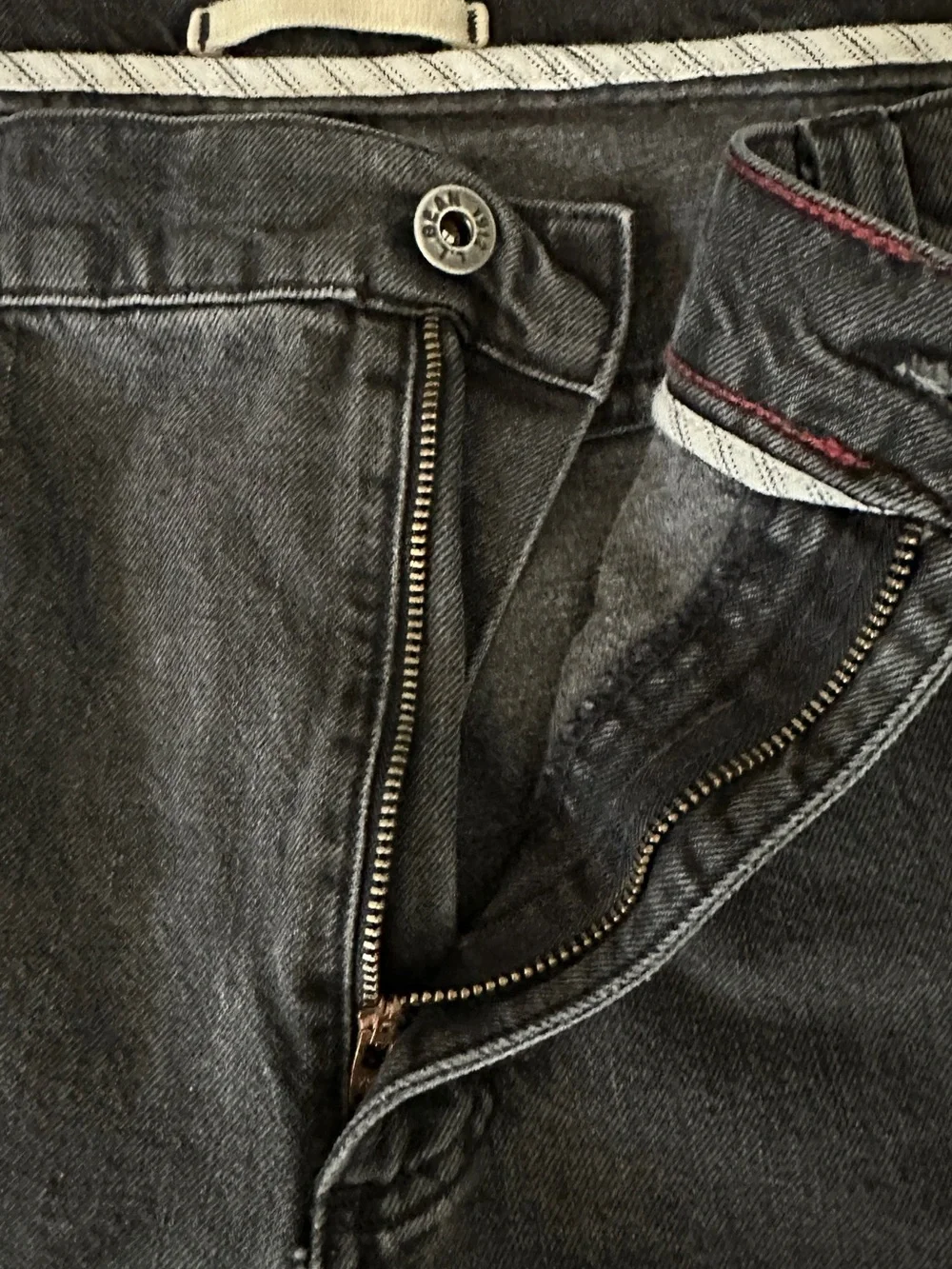 L.L.Bean Men’s 1912 Trail Fit denim jeans in washed black, size 40x29